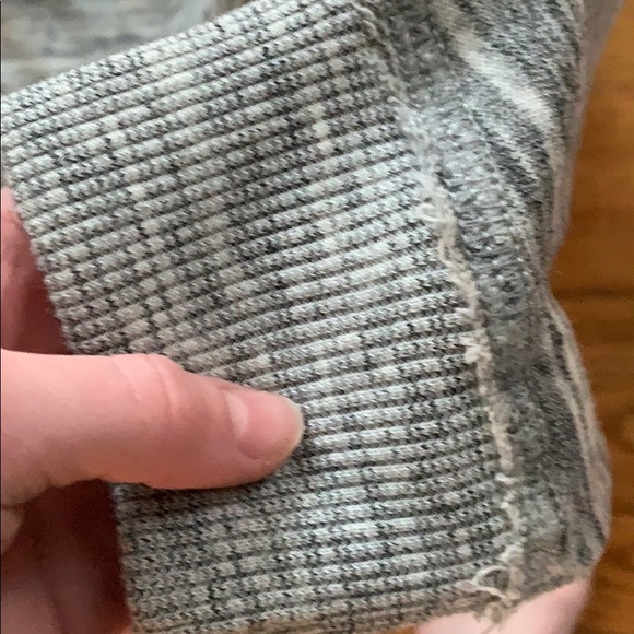 This is a Abercrombie kids jacket size 11/12❤️ - Picture 4 of 5